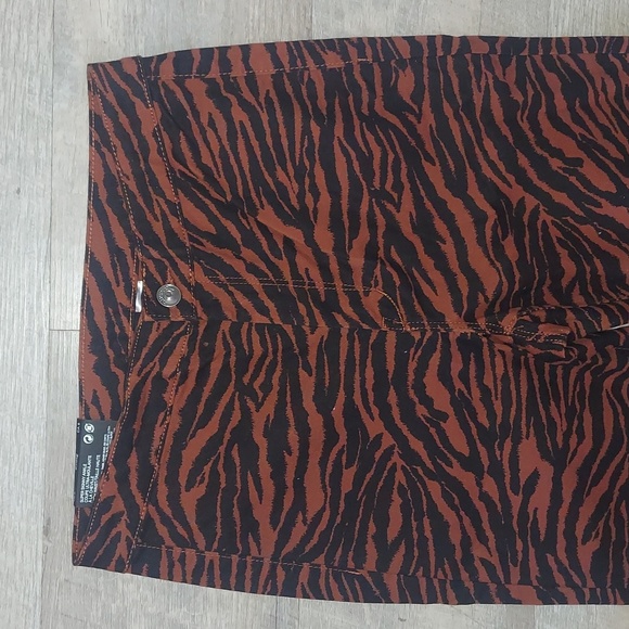 H&M Denim - H & M DIVIDED Zebra Print Super Skinny Ankle Jeans